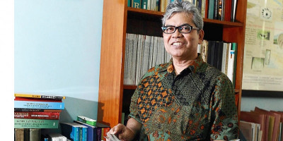 Profesor Harry Truman Pergi, Sejarah Baru Kehilangan Arah 