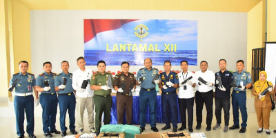 Tindak Tegas Pelanggaran Hukum Di Laut, TNI AL Gagalkan Upaya Penyelundupan Arang Bakau Ilegal Di Kalbar 