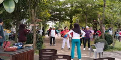 Warga Bergas Diajari Atasi Nyeri Tangan