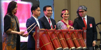 Gibran dan Effendi Simbolon Berseloroh Soal Pemecatan dari PDIP: 