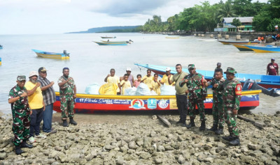 Kolaborasi Jaga Laut, Kodim 1708/BN dan Trash Hero Luncurkan Perahu Sampah di Biak
