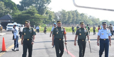 Panglima TNI Dampingi Presiden RI Luncurkan 80.000 Koperasi Desa Merah Putih