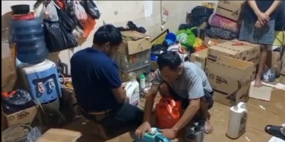 Tiga Pelaku Penjual Oli Palsu Diringkus, Polres Jakbar Amankan Puluhan Barang Bukti