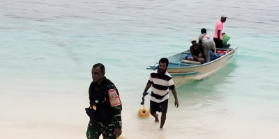 Babinsa Imbau Nelayan Pulau Owi Tidak Gunakan Bom Ikan