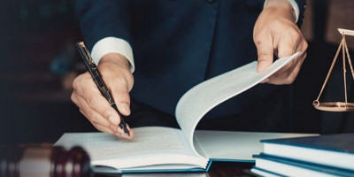 Kewenangan Penggugat Menentukan Tergugat: Batasan Formalitas dan Yurisprudensi MA