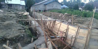 Satgas TMMD Kodim 1506/Namlea Bangun Drainase Raksasa 300 Meter di Desa Waenono