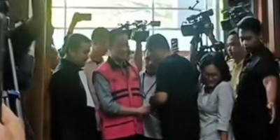 Tom Lembong Bebas! Disambut Anies dan Pendukungnya di Rutan Cipinang