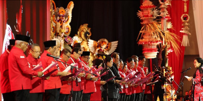 PDIP Konsolidasi Total:  Megawati Umumkan dan Ambil Sumpah Jajaran DPP PDIP 2025–2030