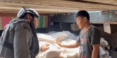 Bakamla RI Amankan Kapal Selundupkan Bawang Merah