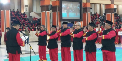 Mendikdasmen Dikukuhkan Sebagai Pendekar Kehormatan Tapak Suci