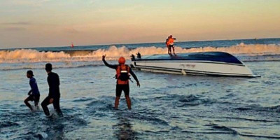 Fast Boat Dolphin II Kandas di Sanur, Tim SAR Dikerahkan Cepat