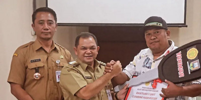 Bupati Serahkan Alsintan Kejar LTT 2025