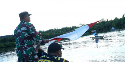 HUT RI, Danramil Biak Kota Lepas Peserta Lomba Perahu Dayung di Pantai Urfu
