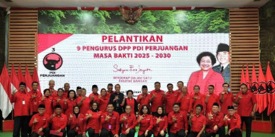 Megawati Lantik Kembali Hasto sebagai Sekjen PDIP