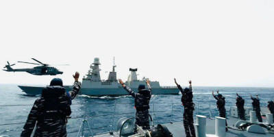 KRI Brawijaya-320 Latihan Bersama Kapal Perusak Italia di Laut Merah