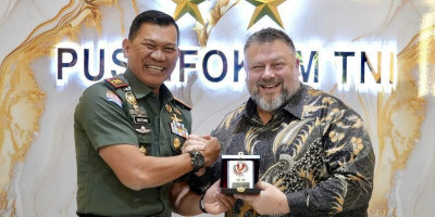 Kapuspen TNI Terima Atase Pers Kedubes AS, Perkuat Diplomasi Pertahanan melalui Komunikasi Strategis