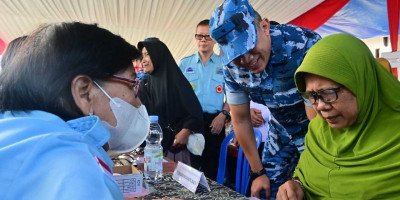 Ribuan Masyarakat Desa Gumelem Binaan Lanud J.B  Soedirman Ikuti Bakti Sosial Kesehatan Pusterau