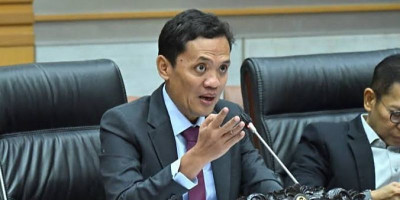 Pura Pura Sederhana Tapi Sungguh Dramatis