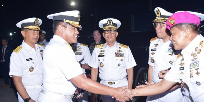 Menjaga Tali Silahturahmi KS Kormar Hadiri Jamuan Makan Malam Di Kapal Perang JS Osumi