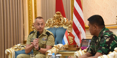 Kas Kormar Menerima Kunjungan Kehormatan Komandan Marinir Kerajaan Belanda