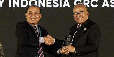 Integritas Nyata dalam Governansi, Amien Sunaryadi Dianugerahi GRC Lifetime Achievement Award 2025
