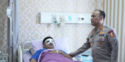 Wakapolri Tinjau Pasien Korban Unjuk Rasa di RS Bhayangkara Pusdokkes Polri
