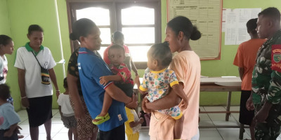 Peduli Kesehatan Balita, Babinsa Warsa Aktif Dampingi Kegiatan Posyandu