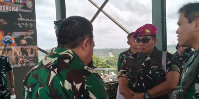 Pangkormar Bersama Kasal Dampingi Menhan RI Dan Panglima TNI Tinjau Latgabma Super Garuda Shield 2025