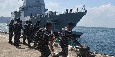 KRI Brawijaya - 320 Sandar di Lanal Lampung