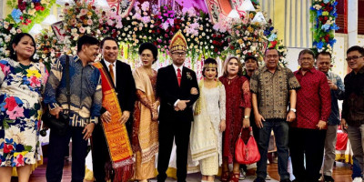 Pernikahan Adat Batak Putra Toni Limbong, Harmoni Doa dan Silaturahmi Insan Pers