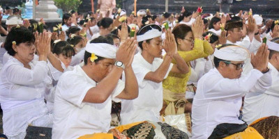 Umat Hindu Koarmada III dan Kab. Sorong Gelar Upacara Pujawali di Pura Jala Sukma Dharma Katapop