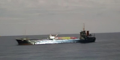 Bakamla RI Evakuasi Kapal MV Leann yang Terbakar di Perairan Anambas