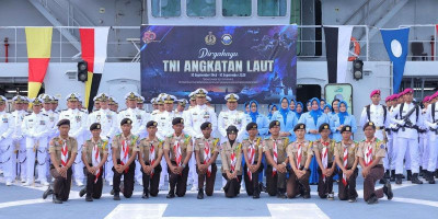 Koarmada III Gelar Upacara HUT ke-80 TNI AL di Perairan Sorong