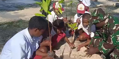 Sambut HUT TNI, Babinsa Pulau Terluar Gandeng Generasi Muda Melestarikan Pesisir dengan Mangrove