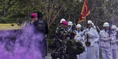 Ditempa Pendidikan Paling Berat, 527 Prajurit Muda Disematkan Baret Oleh Panglima Marinir