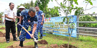 Lanud J.B. Soedirman Laksanakan Penanaman 200 Pohon di Desa Binaan