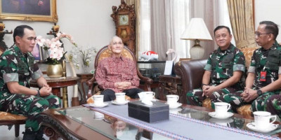 Anjangsana TNI ke Jenderal TNI (Purn) Try Sutrisno: Kita Tidak Boleh Melupakan Persatuan