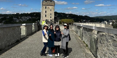 Empat Wisatawan Indonesia Jelajahi Chateau Fort de Lourdes