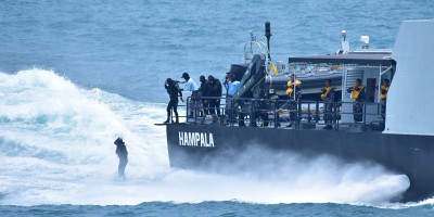 Pangkormar Tinjau Geladi Bersih Upacara Penganugerahan Tanda Kehormatan dan Sailing Pass HUT Ke-80 TNI 
