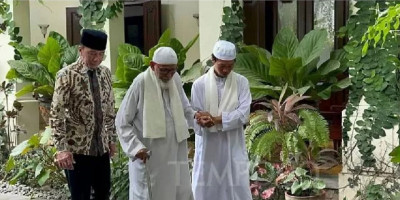 Pertemuan Jokowi - Abu Bakar Ba'asyir Kode Ketakutan Amok Massa atau Bangun Skenario Baru?