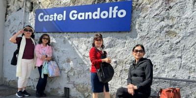 Wisatawan Indonesia Temukan Kedamaian di Istana Musim Panas Paus
