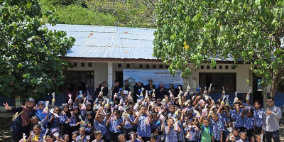 Bermain Boardgame, ITB Ajarkan Siswa SDN Pulau Rinca Senang Belajar Sains