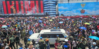 Ribuan Warga Padati Monas Rayakan HUT ke-80 TNI