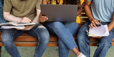 Survival Guide Mahasiswa: Menjaga Keseimbangan Kuliah, Mental, dan Diri Sendiri 
