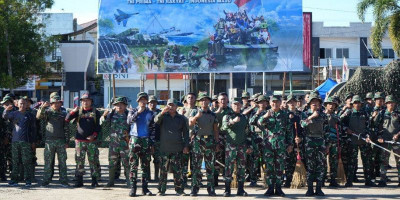 Koarmada III Gelar Karya Bhakti Sambut HUT ke-80 TNI di Alun-Alun Aimas