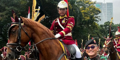 Pasukan Kawal Berkuda Warnai Iring-Iringan Presiden Prabowo di HUT ke-80 TNI