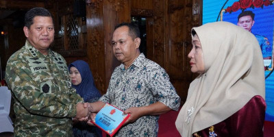 Panglima TNI Serahkan Santunan kepada Ahli Waris Prajurit Gugur 
