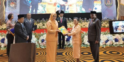 Serah Terima Ketua DWP Papua Selatan, Ny. Mallya Kainakaimu Resmi Nahkodai Periode 2025-2030