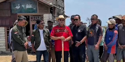 Kunjungi Petani Garam Kalipasung, Prof. Rokhmin Dahuri Dorong Peningkatan Kualitas Garam Rakyat