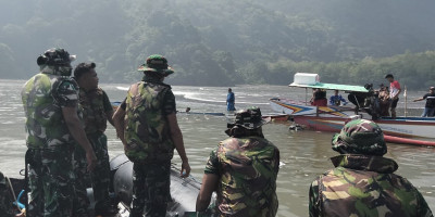 Gerak Cepat Satgas Marinir Nusa Barung Menolong Korban Laka Laut Di Jember